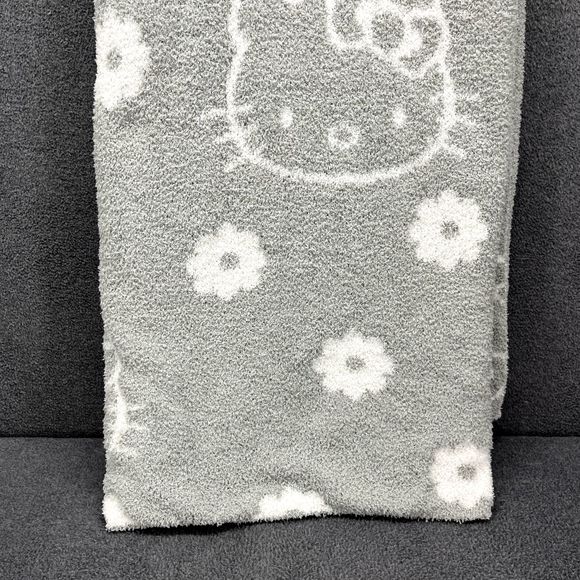 HELLO KITTY Blanket Gray & White Super Soft Throw Blanket 50" X 60" New - Picture 3 of 14